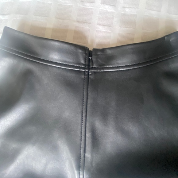 Banana Republic Vegan Leather Skirt Black 0P - Picture 5 of 8